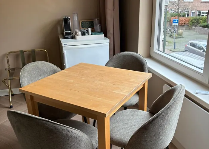 Bed and Breakfast Morelstraat Χάγη