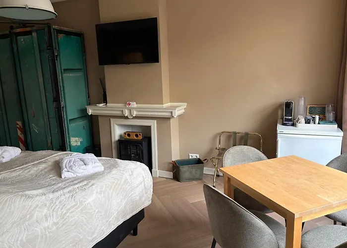 Bed and Breakfast Morelstraat Χάγη